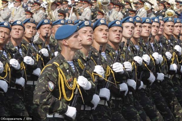 Người dân Ukraine ủng hộ quân đội 1 triệu USD Người dân Ukraine ủng hộ quân đội 1 triệu USD