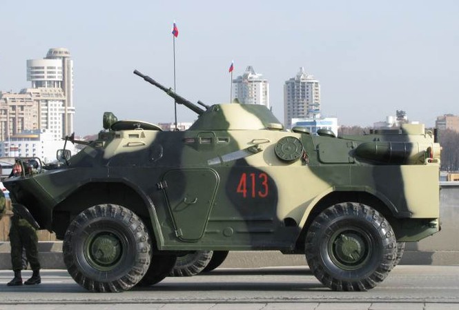 Bí ẩn về chiếc xe bọc thép BRDM xuất hiện tại Kiev Bí ẩn về chiếc xe bọc thép BRDM xuất hiện tại Kiev