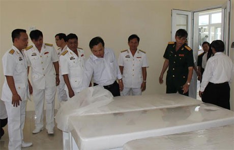 Việt Nam có Trung tâm An điều dưỡng tàu ngầm Hải quân Các đại biểu tham quan phòng massage của trung tâm