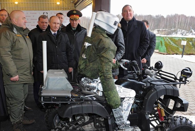 Cận cảnh robot chiến binh Avatar ‘độc nhất vô nhị’ của Nga Tổng thống Nga Vladimir Putin trong chuyến thăm Viện Tochmash.