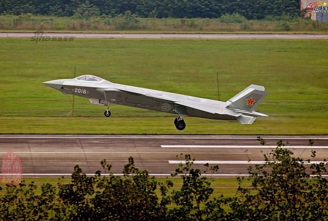 Tiêm kích J-20 Trung Quốc so đọ với siêu chiến đấu cơ T-50 Nga Tiêm kích J-20 Trung Quốc so đọ với siêu chiến đấu cơ T-50 Nga