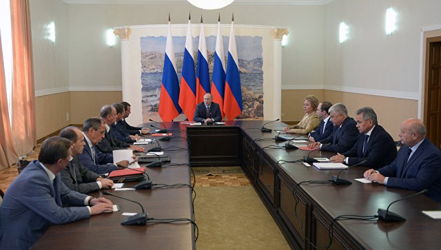 Tổng thống Putin tới Crimea, khẳng định quan hệ với Ukraine Tổng thống Putin khẳng định không cắt đứt quan hệ với Ukraine. Ảnh: RIA Novosti