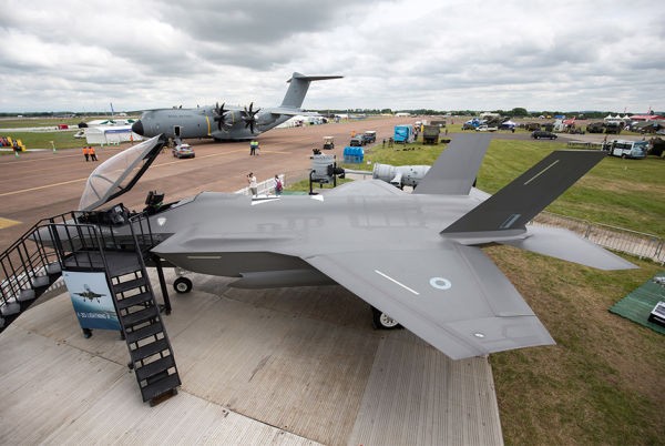 Mỹ đưa tiêm kích F-35 sang châu Âu thách thức Nga Máy bay chiến đấu thế hệ năm của Mỹ F-35. Ảnh: Getty Images