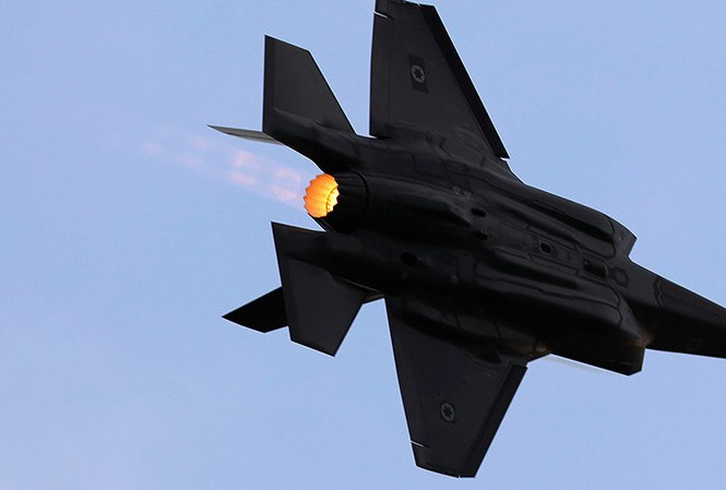 Israel ngày thứ hai liên tiếp tấn công quân đội Syria Ảnh: Reuters