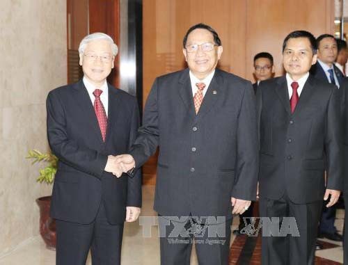 Tổng Bí thư hội kiến lãnh đạo Hội đồng Hiệp thương Nhân dân Indonesia Tổng Bí thư Nguyễn Phú Trọng hội kiến với Phó Chủ tịch Hội đồng Hiệp thương Nhân dân Indonesia Evert Ernest Mangin Dan và Phó Chủ tịch Hội đồng Hiệp thương Nhân dân Indonesia Hidayat Nur Wahid. Ảnh: Trí Dũng/TTXVN