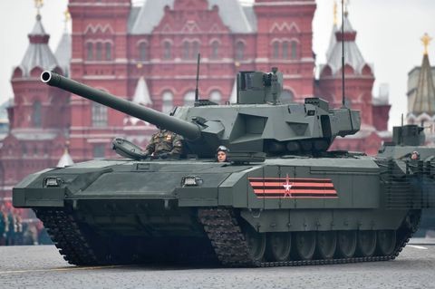 Siêu tăng T-14 Armata thử nghiệm cấp nhà nước Ảnh: RIA Novosti