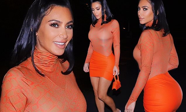 Kim Kardashian 'mặc như không' với áo bó sát khoe dáng như tạc tượng Kim Kardashian 'mặc như không' với áo bó sát khoe dáng như tạc tượng