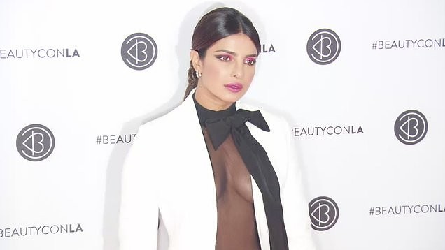 Hoa hậu Priyanka Chopra khoe ngực đầy nóng bỏng với phong cách không nội y Hoa hậu Priyanka Chopra khoe ngực đầy nóng bỏng với phong cách không nội y