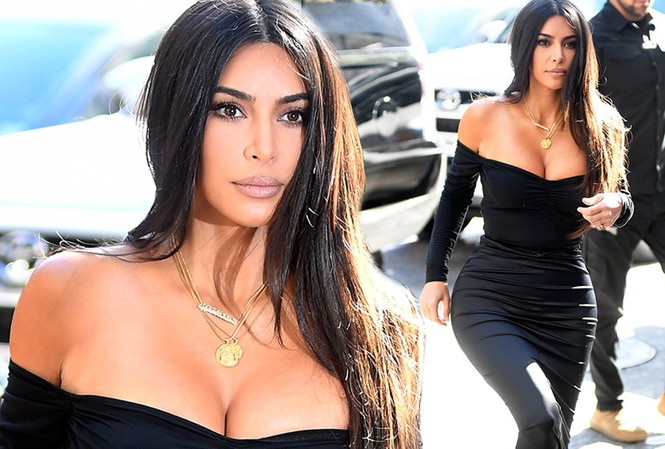 Kim Kardashian khoe ngực đầy 'nhức mắt' trên phố Kim Kardashian khoe ngực đầy 'nhức mắt' trên phố