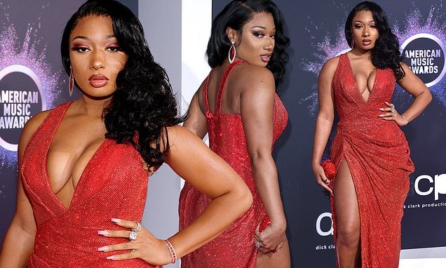 Megan Thee Stallion khoe ngực đầy 'bỏng mắt' Megan Thee Stallion khoe ngực đầy 'bỏng mắt'