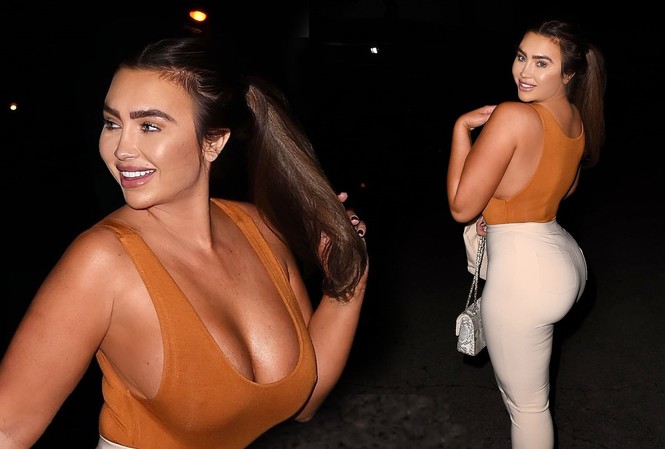 Lauren Goodger mặc xẻ ngực sâu phô vòng 1 'ngộp thở' Lauren Goodger mặc xẻ ngực sâu phô vòng 1 'ngộp thở'