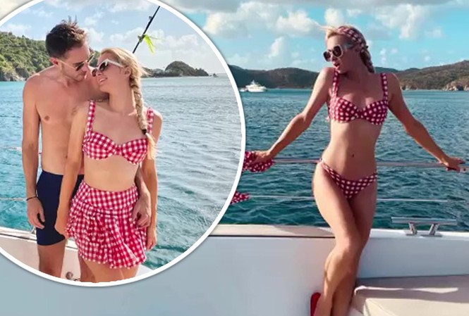 Paris Hilton tình tứ cùng bạn trai đón giao thừa ở biển Paris Hilton tình tứ cùng bạn trai đón giao thừa ở biển