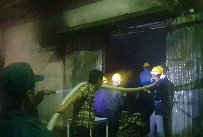 Cháy tại công ty đế giày, hơn 1.000 m2 nhà xưởng bị thiêu rụi Cháy tại công ty đế giày, hơn 1.000 m2 nhà xưởng bị thiêu rụi