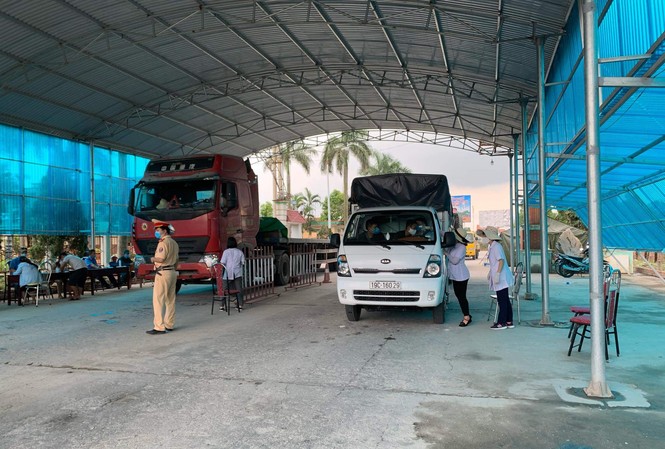 Phát hiện ca COVID-19, Quảng Ninh dừng tất cả phương tiện chở người ra vào tỉnh Phát hiện ca COVID-19, Quảng Ninh dừng tất cả phương tiện chở người ra vào tỉnh