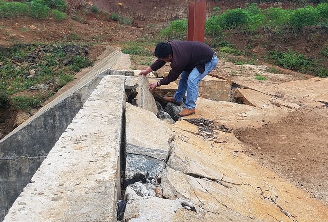 Tin mới vụ công trình thuỷ lợi 23 tỉ đồng vừa làm xong đã hỏng Công trình thủy lợi Nút Riêng bị hỏng nghiêm trọng ở nhiều hạng mục