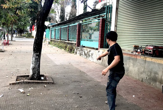 Ngông cuồng đâm chết người sau lời kể của bạn gái Người dân chỉ nơi xảy ra vụ việc