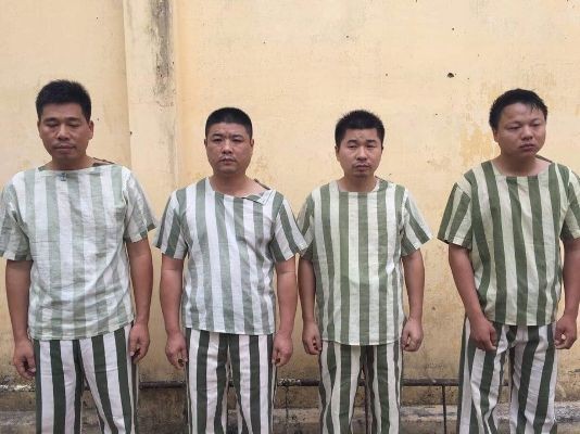 Khởi tố nhóm người nước ngoài tổ chức đánh bạc nơi làm việc 4 trong số các đối tượng bị bắt giữ để xử lý về hành vi đánh bạc