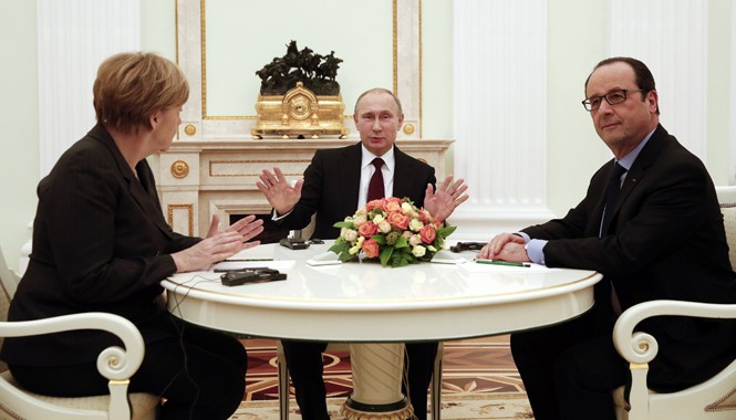 Khủng hoảng Ukraine: Nato không loại trừ giải pháp quân sự Tổng thống Nga, Thủ tướng Đức và Tổng thống Pháp gặp nhau ngày 6/2 tại Mátxcơva. Ảnh: Getty Images.