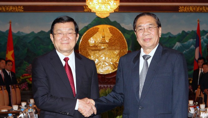 Ưu tiên cao nhất quan hệ đặc biệt Việt – Lào Tổng Bí thư, Chủ tịch nước CHDCND Lào Chummaly Sayasone đón Chủ tịch nước Trương Tấn Sang tại Phủ Chủ tịch Lào ở Vientiane ngày 23/3. Ảnh: TTXVN.