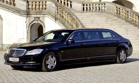 Không miễn thuế với xe ngoại giao siêu sang Pullman Guard S600 là dòng xe siêu sang của Mercedes-Benz chuyên phục vụ chính khách và trên thị trường có giá khoảng 1,4 triệu USD. Ảnh minh họa