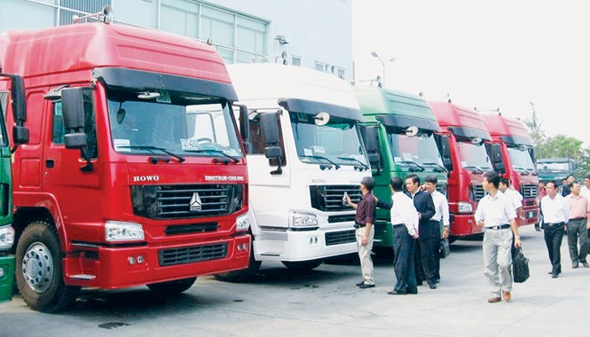 Ồ ạt nhập xe tải khủng Trung Quốc: Hậu quả khó lường Xe tải trọng lớn Trung Quốc nhập vào Việt Nam trong 6 tháng đầu năm cao bất thường. Ảnh: PV.