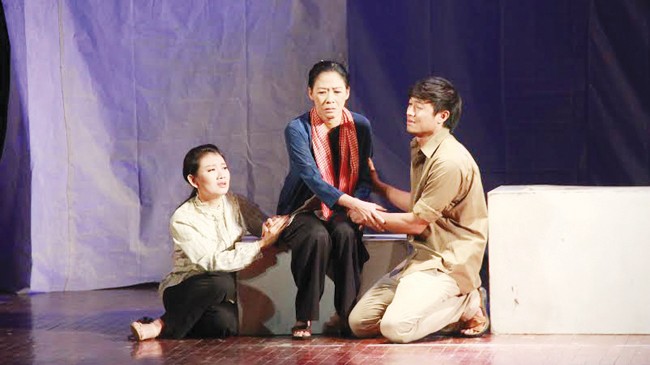'Nên chăng sớm bỏ xét duyệt NSND, NSƯT' “Phía sau tội ác” dự Liên hoan Nghệ thuật Sân khấu Hình tượng Người chiến sĩ Công an Nhân dân (bế mạc 24/7). Ảnh: Toan Toan.