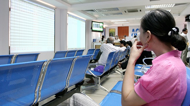 Nhiều đại gia mất hàng trăm tỷ đồng sau một đêm Nhà đầu tư trên sàn ACBS lặng lẽ nhìn tiền bốc hơi khỏi cổ phiếu. Ảnh: Như Ý.