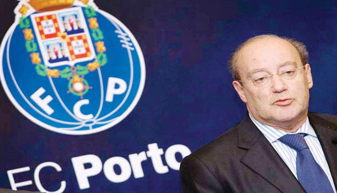 Porto kêu gọi bóng đá châu Âu ủng hộ người tị nạn Chủ tịch Jorge da Costa của Porto gửi tâm thư kêu gọi ủng hộ người tị nạn.