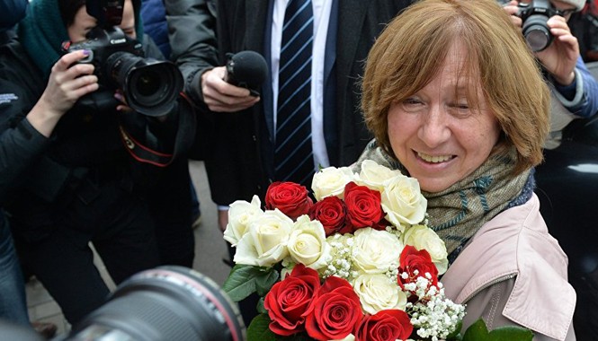 Nobel Văn học 2015: Tôi không phải nữ anh hùng Nữ nhà văn Nobel 2015 Svetlana Alexievich nói “ngày nay thật khó làm người lương thiện”.