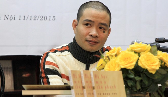 Người yêu Hà Nội bằng thơ Cây bút trẻ Từ Hồng Sơn. Ảnh: N.M.Hà.
