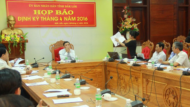 Không nhận sai với những điều quá rõ Đại diện báo Tiền Phong chứng minh Báo cáo 117 của Sở Y tế có nhiều nội dung sai sự thật ngay tại cuộc họp báo.
