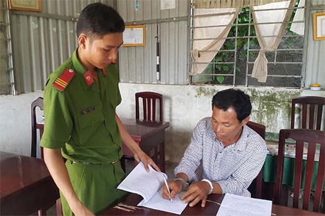 Đánh người trong cơn ghen, bắt viết giấy nợ 200 triệu Đối tượng Nguyễn Văn Qui