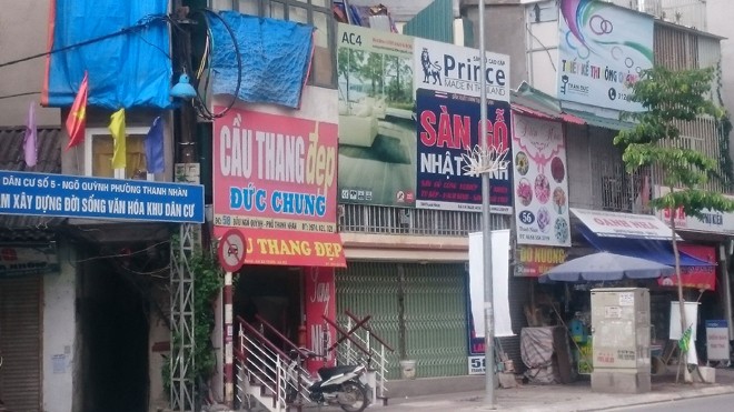 Nhà siêu mỏng, siêu méo: Cũ chưa xử lý xong, mới lại bùng phát Nhiều công trình siêu mỏng, siêu méo xuất hiện trên phố Thanh Nhàn.