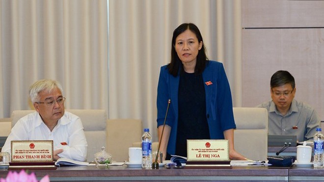 Tù oan cả chục năm, lấy đâu hóa đơn để đòi bồi thường Theo Chu nhiệm Ủy ban Tư pháp Lê Thị Nga, người bị tù oan hàng chục năm trời thì khó mà giữ được đầy đủ hóa đơn để yêu cầu bồi thường.