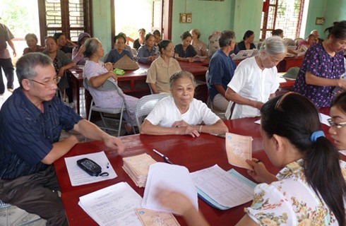 Nặng gánh tuổi hưu Bộ LĐ,TB&XH đang tính toán đưa đề xuất tăng tuổi nghỉ hưu. (Ảnh mang tính minh họa, nguồn Internet)