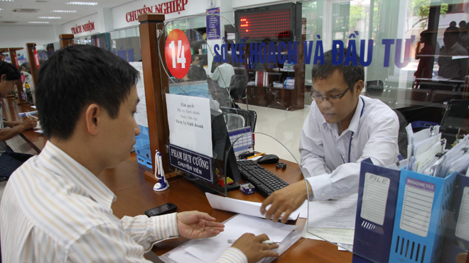 Cương quyết loại bỏ những người gây khó doanh nghiệp Theo nghị quyết về kế hoạch phát triển kinh tế, xã hội năm 2017, sẽ xử lý nghiêm các hành vi nhũng nhiễu, tiêu cực, cương quyết loại bỏ những người cản trở, trục lợi, gây khó khăn cho DN, người dân (ảnh minh họa). Ảnh: Hồng Vĩnh.