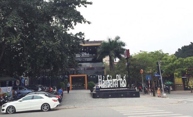 Giữa Thủ đô, 6.000m2 đất công bị sử dụng sai mục đích Bãi đỗ xe thành nhà hàng.