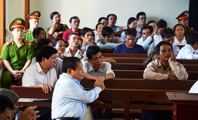 Toà trả hồ sơ vụ sai phạm đền bù thủy điện Đăkđrinh Nhiều người liên quan được triệu tập đến phiên tòa.