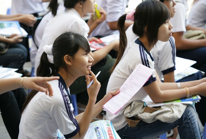 Điểm chuẩn sư phạm thấp báo động: GS Đào Trọng Thi nói gì? Sinh viên đại học Sư phạm. Ảnh: Hồng Vĩnh.