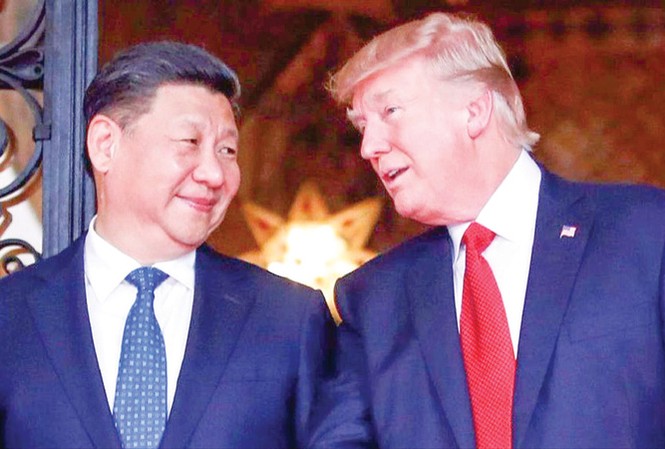 Mỹ có thể thua Trung Quốc ở sân sau Tổng thống Mỹ Donald Trump và Chủ tịch Trung Quốc Tập Cận Bình trong lần gặp vào tháng 4/2017 tại khu nghỉ dưỡng Mar-a-Lago của ông Trump. Ảnh: Alex Brandon.