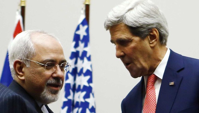Đạt thỏa thuận hạt nhân lịch sử với Iran Ngoại trưởng Mỹ John Kerry và Ngoại trưởng Iran Mohammad Javad Zarif (trái). Ảnh: Guardian