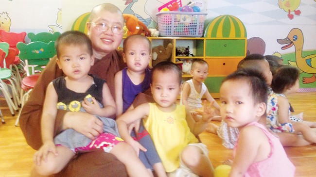 Trở lại chùa Bồ Đề một năm sau “bão” Nhà sư Đàm Lan và những đứa bé mồ côi ở chùa Bồ Đề