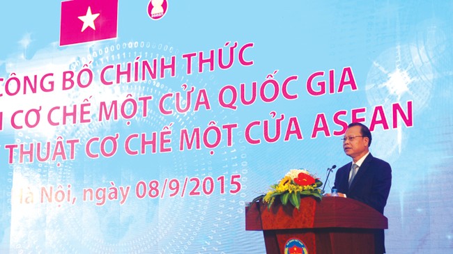 Nhiều giải pháp triển khai kết nối Cơ chế một cửa ASEAN Phó Thủ tướng Vũ Văn Ninh - Trưởng Ban chỉ đạo quốc gia NSW và ASW phát biểu tại buổi lễ công bố chính thức thực hiện Cơ chế một cửa quốc gia (NSW) và kết nối kỹ thuật Cơ chế một cửa Asean (ASW)