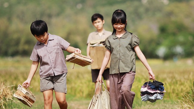 'Tôi thấy hoa vàng' được khen quá “Tôi thấy hoa vàng trên cỏ xanh” nhận được quá nhiều lời tung hô.