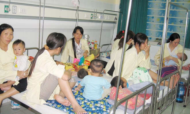 Nắng nóng, viêm não Nhật Bản vào mùa Mùa hè, nhiều trẻ nhập viện điều trị. Ảnh: T.Hà