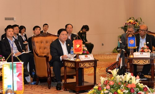 ASEAN cần tăng cường hợp tác với Mỹ, Trung Quốc Đoàn Việt Nam tham dự Hội nghị Hẹp Bộ trưởng Quốc phòng các nước ASEAN. Ảnh: Quân đội Nhân dân