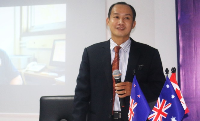 Giấc mơ Mỹ - Bài cuối: Để khỏi 'tiền mất tật mang' Ông Tomy Huynh - Trung tâm tư vấn du học hướng nghiệp Thành Công Mobile. Ảnh: Quốc Ngọc