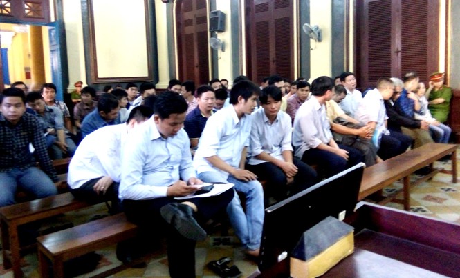 Đường dây đánh bạc 'Người dệt mộng' hầu tòa Các bị cáo tại phiên tòa ngày 24/11. Ảnh: Tân Châu