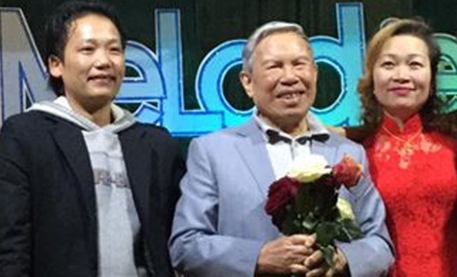 “Phố” trong người xa xứ Vợ chồng Hải Sam với nghệ sỹ Kiều Hưng (giữa) trong một chương trình ca nhạc ở hải ngoại