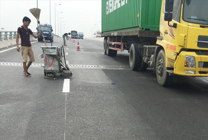 16 dự án BT tổng mức đầu tư 130.000 tỷ đồng ở Hà Nội: Cần đấu thầu công khai Cầu vượt Long Biên, một trong 7 dự án BT tại Hà Nội vừa hoàn thành đã hư hỏng mặt cầu.